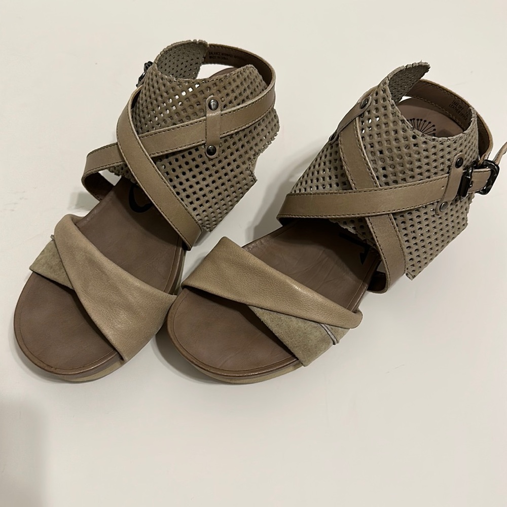 OTBT Perforated Slingback Chunky Heel Leather Strap Comfort Sandals